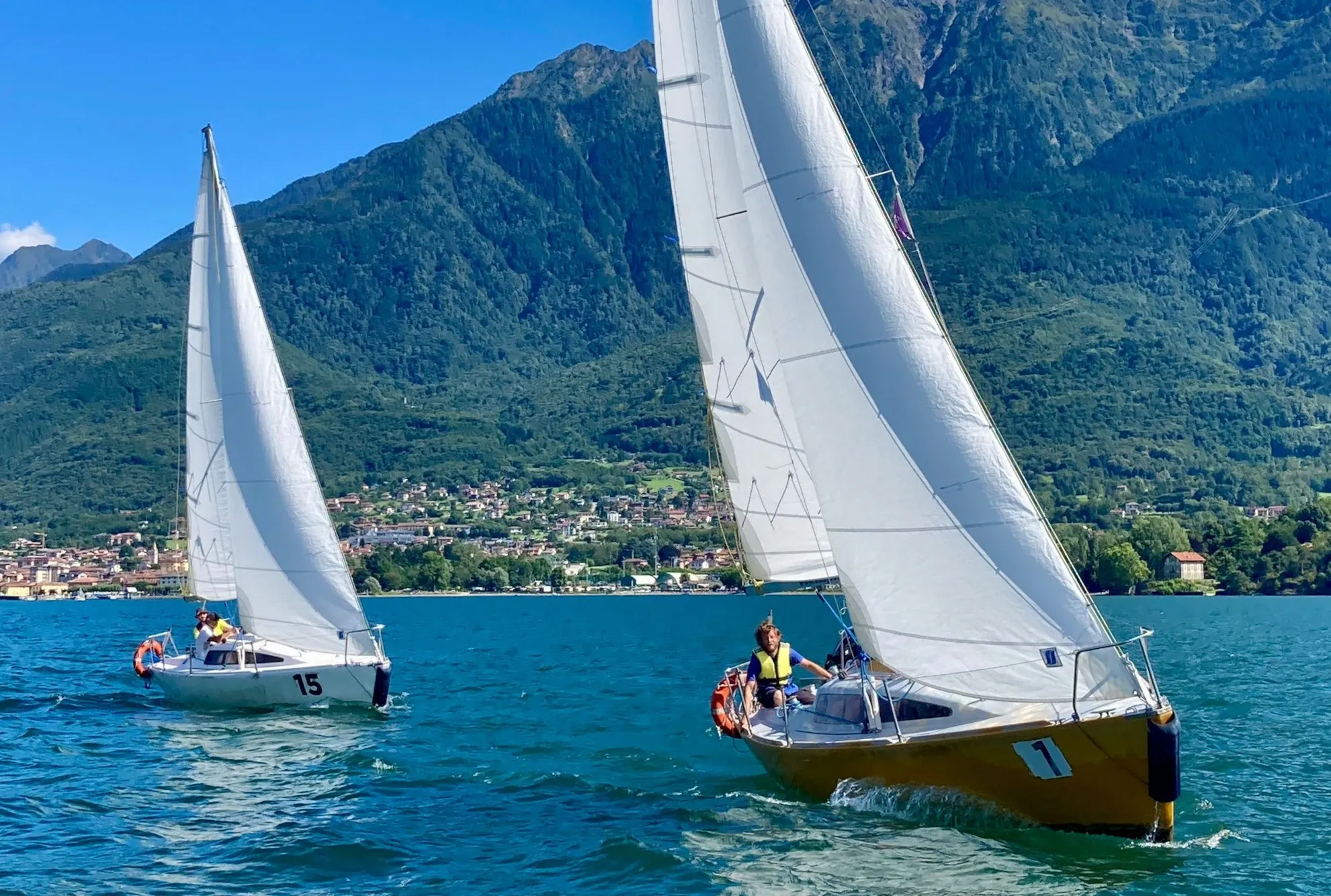 Allievi in navigazione su due cabinati a Domaso, sul Lago di Como