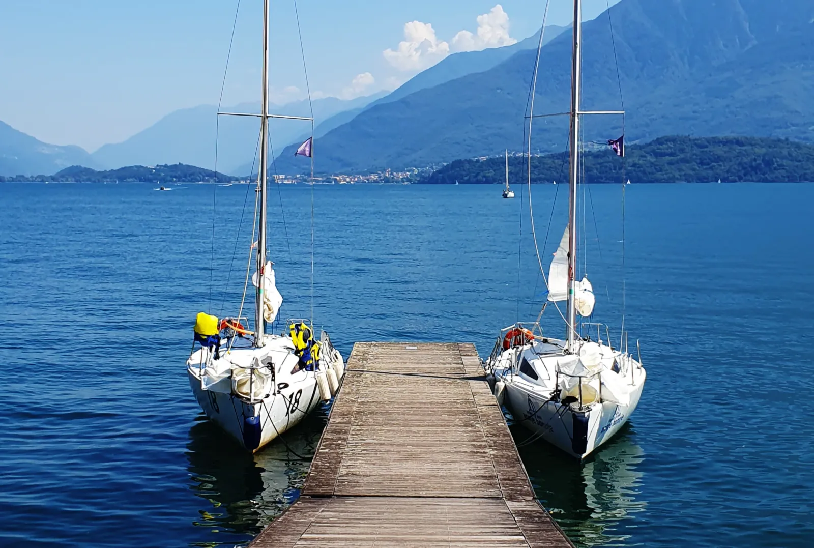 Conduzione di un cabinato durante il corso di vela avanzato